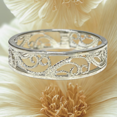 Sibone pitsi hopeasormus