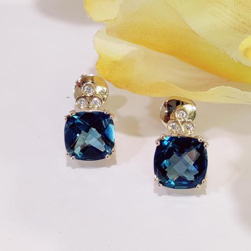 Topaasikorvakorut timanteilla, värinä London blue
