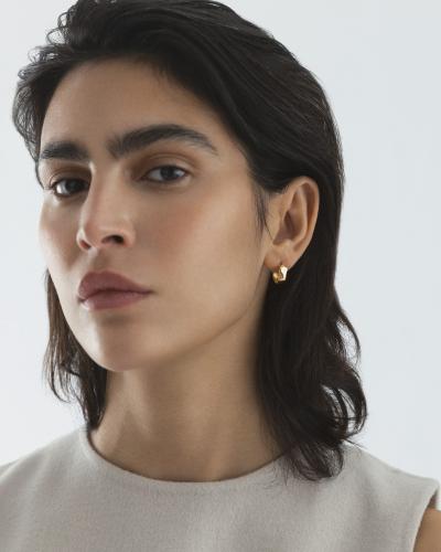 Mockberg wavy bolded mini hoops