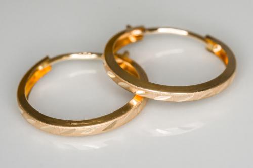 Rengaskorvakorut 1,5x13mm kuvioidulla pinnalla