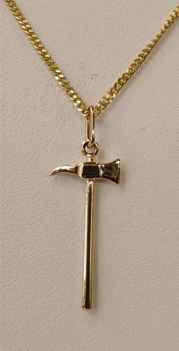 Kultainen maskottiriipus palokirves