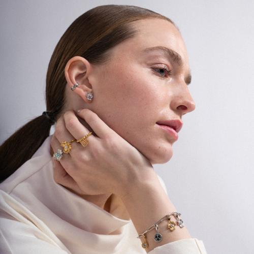 Lumoava ANNA -hopeasormus sinisellä kivellä