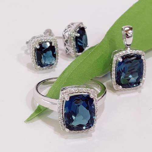 Sinitopaasi hopeakorvakorut London BT cuchion 3,39ct 8x6mm