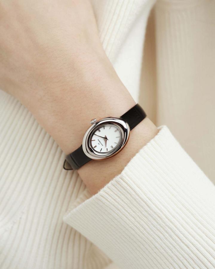 Mockberg Belle oval leather watch MB1415