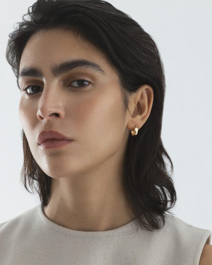 Mockberg wavy bolded mini hoops