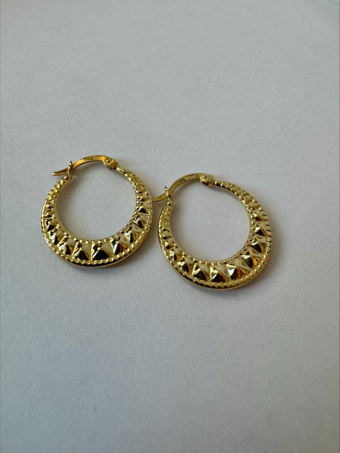 Kultaiset kuvioidut korvarenkaat