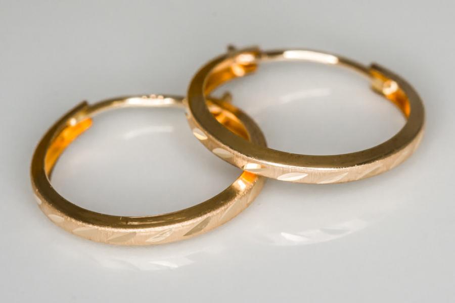 Rengaskorvakorut 1,5x13mm kuvioidulla pinnalla