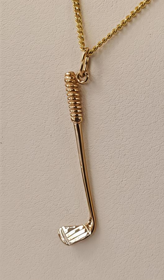 Kultainen maskottiriipus golfmaila