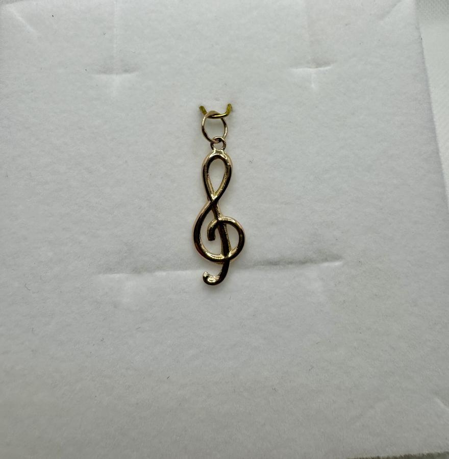 Kultainen riipus nuottiavain